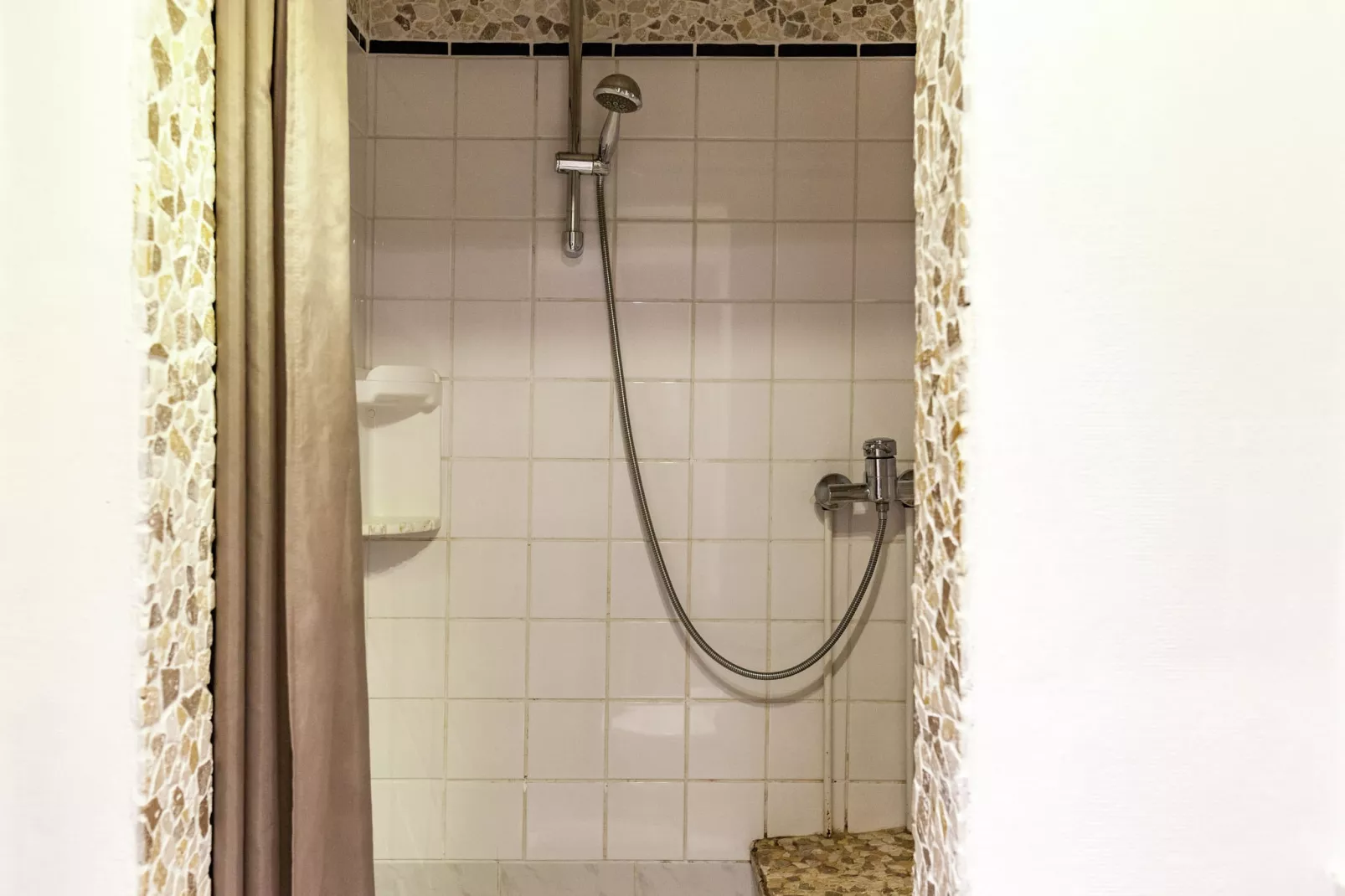 Au Télégraphe-Bathroom