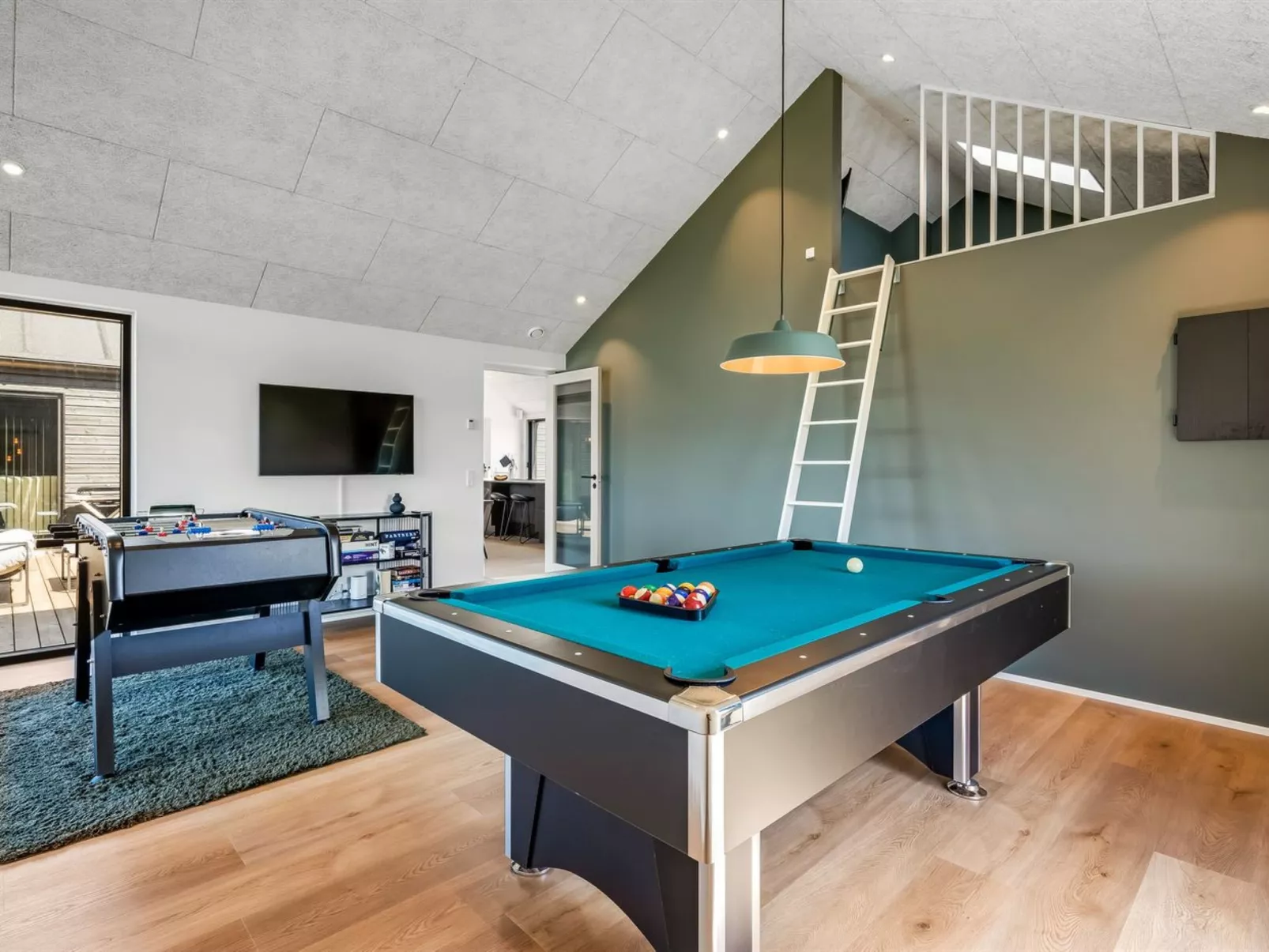 "Analine" - 950m from the sea-Inside