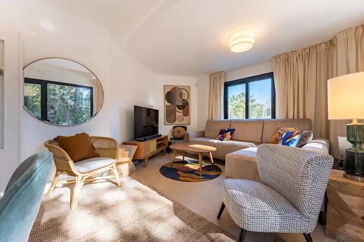 CT 197 - Faro's Campanario Golfers Heaven-Living room