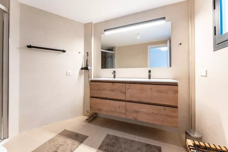 CT 197 - Faro's Campanario Golfers Heaven-Bathroom