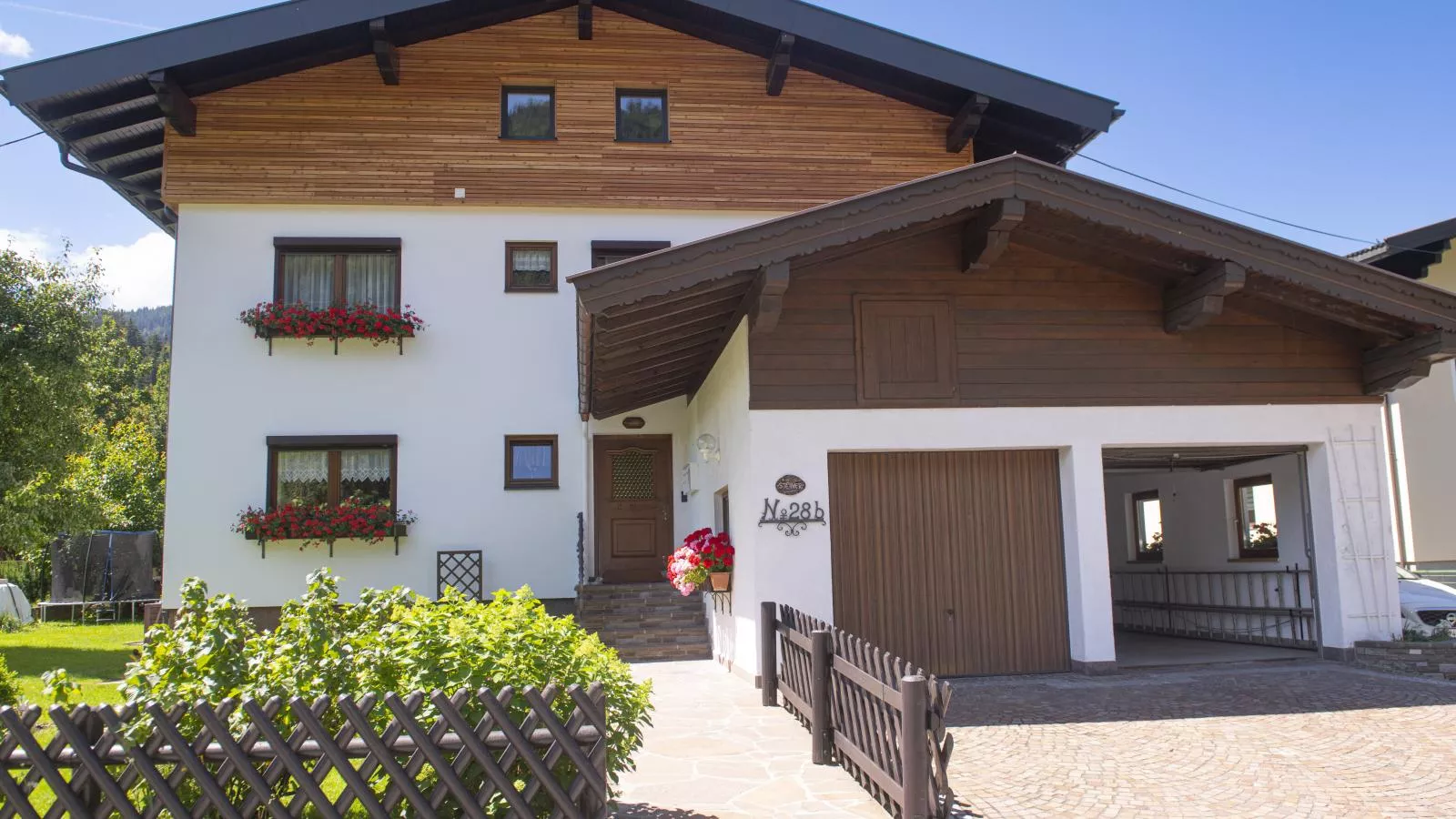 Bei Steiner-Exterior summer