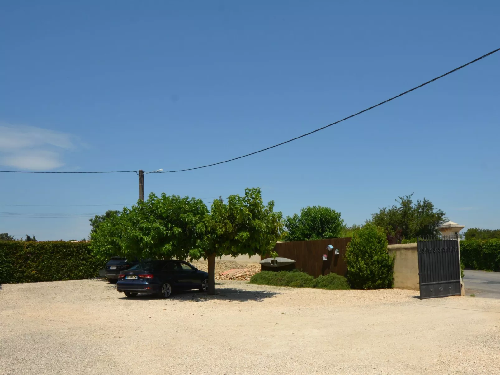 Le Mas des Trois Anges-Outside