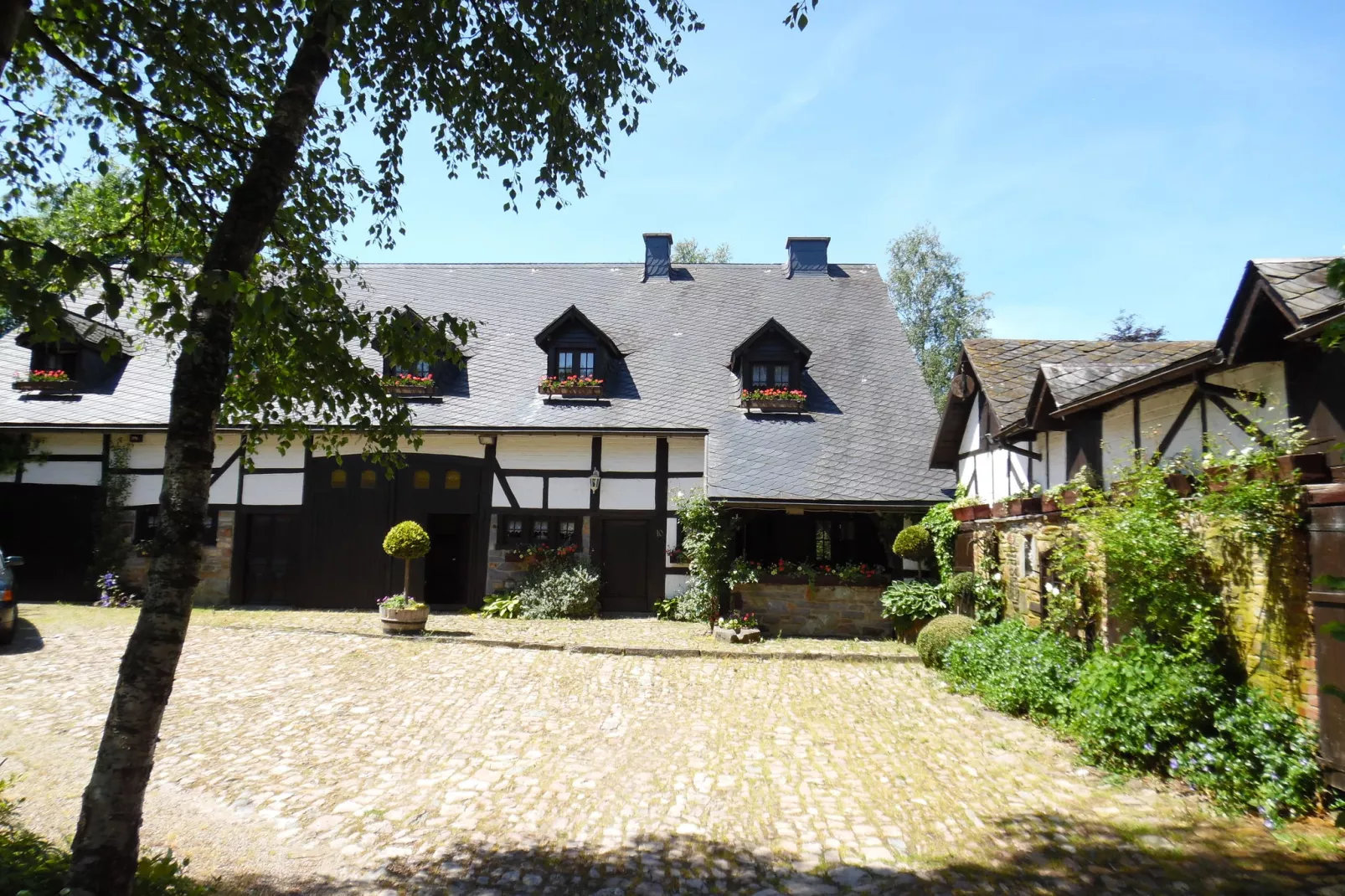 La Fleur des Bois-Exterior summer
