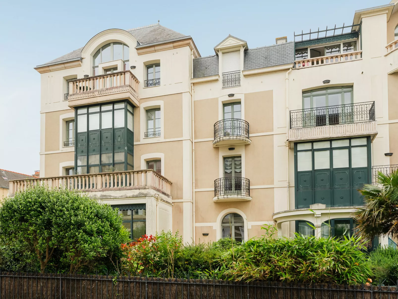 Les Balcons de Cézembre-Outside