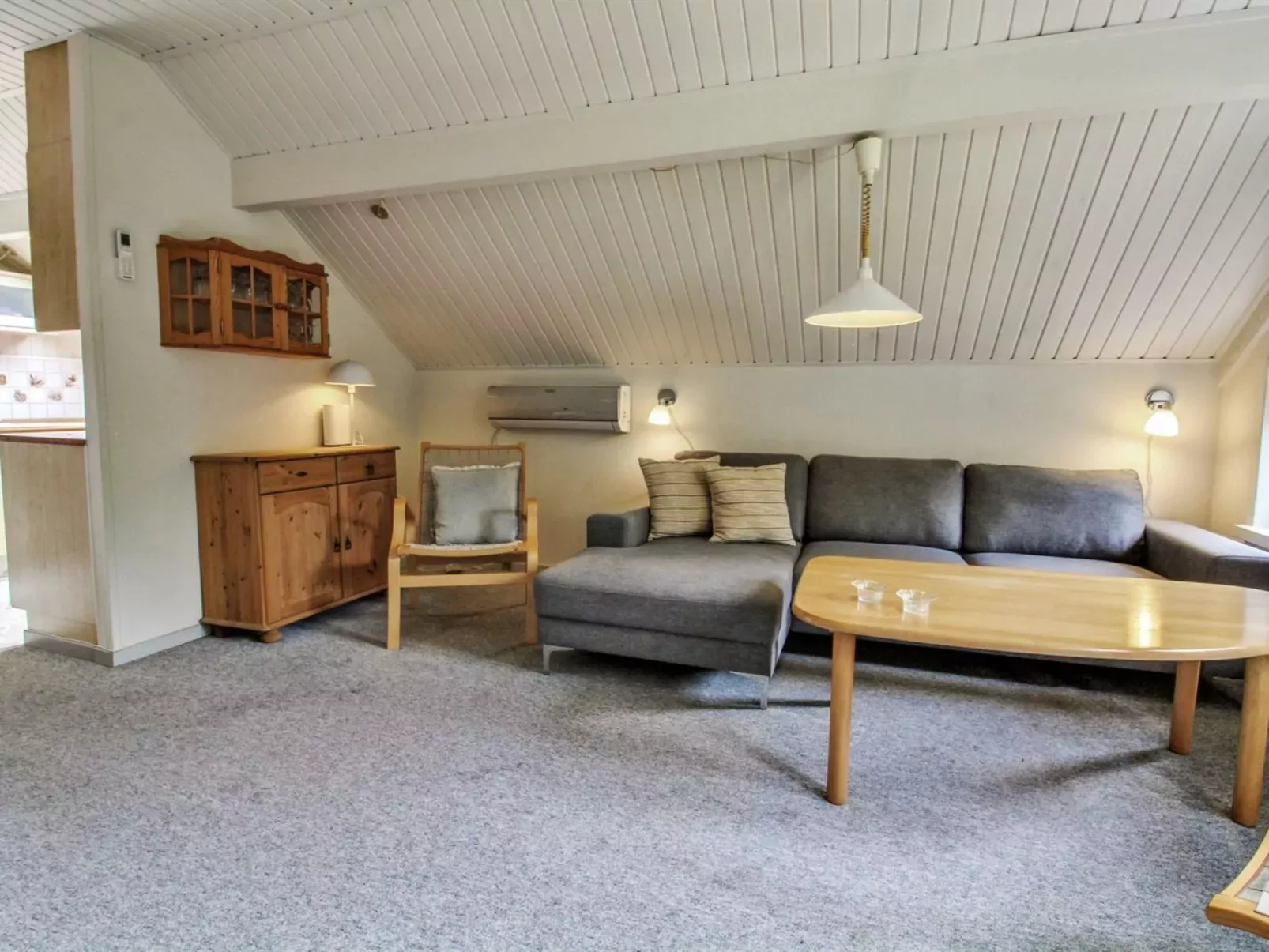 "Ofrath" - 30km from the sea-Drinnen