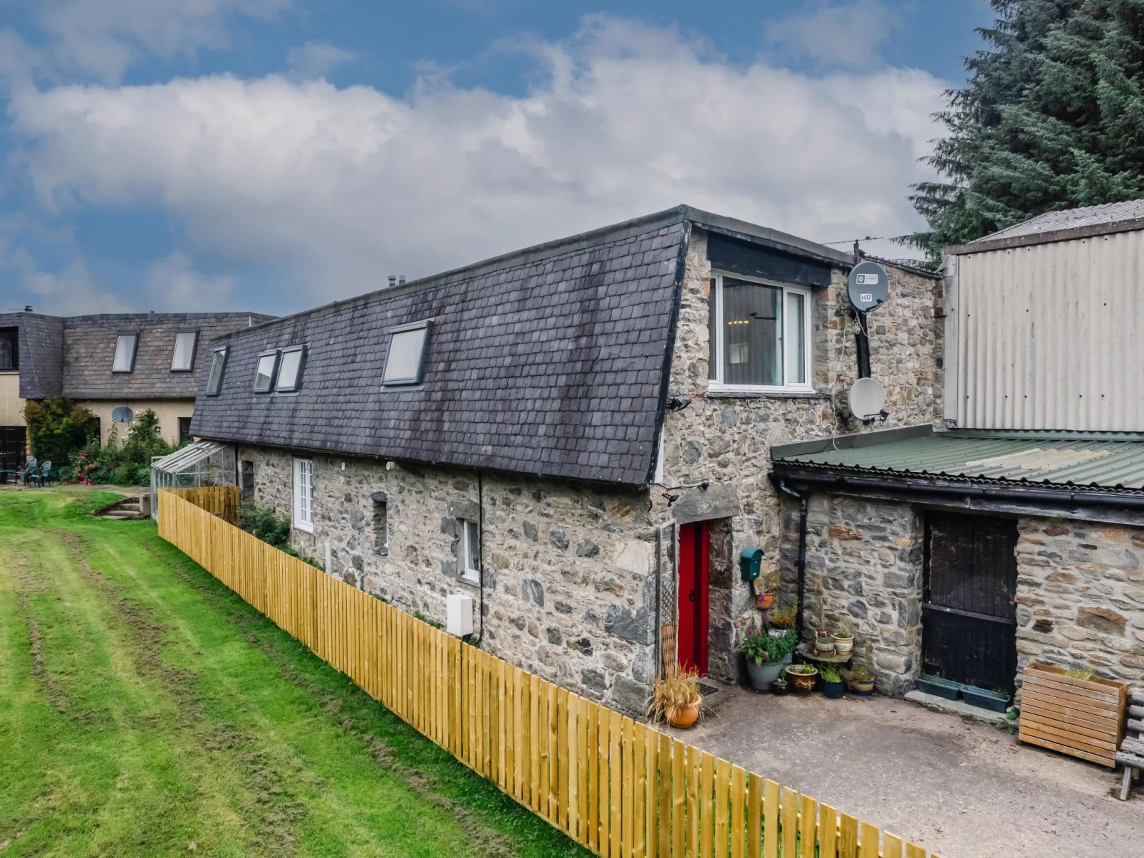 Highland View-Outside