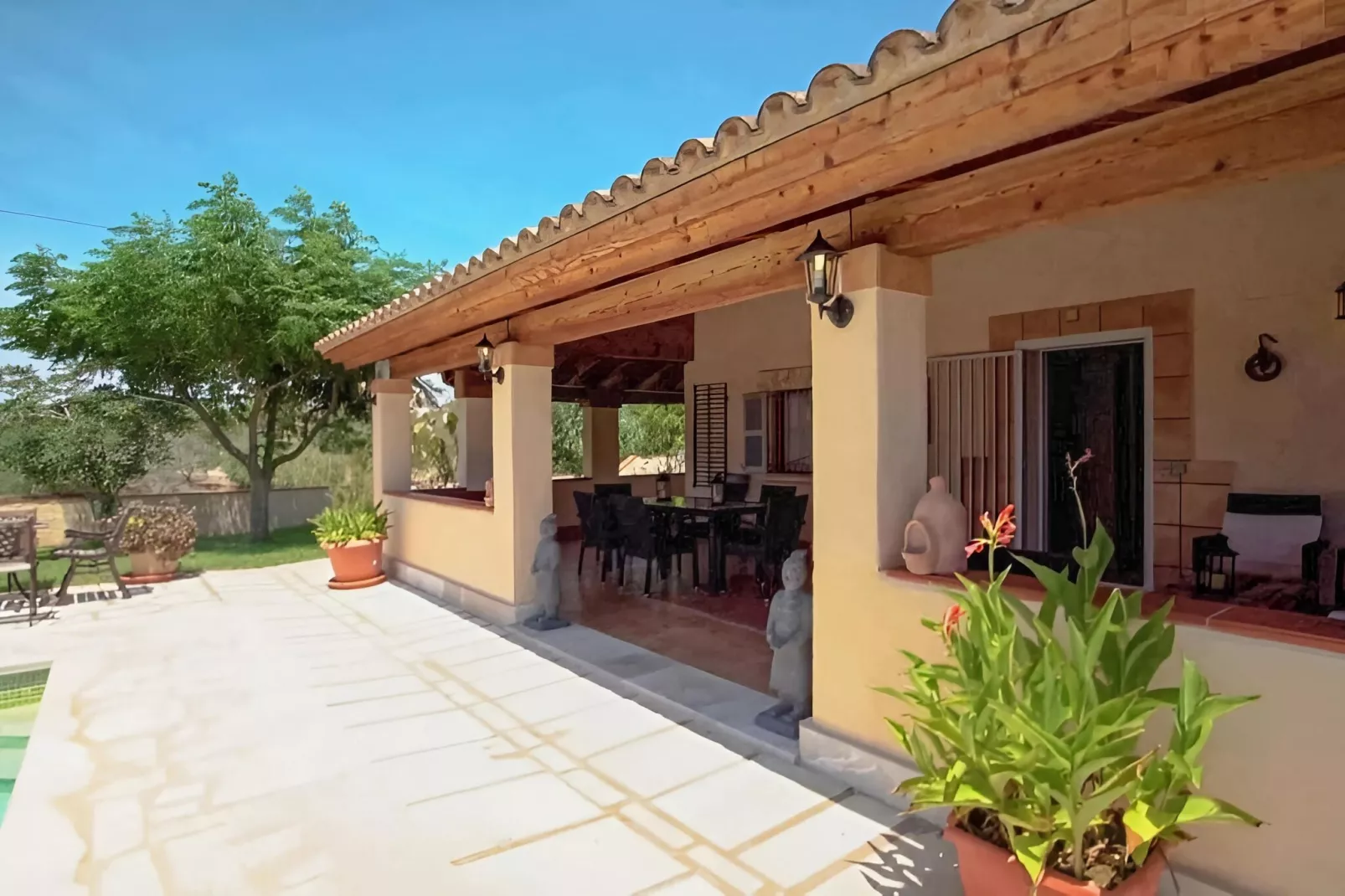 Cladera-Exterior summer