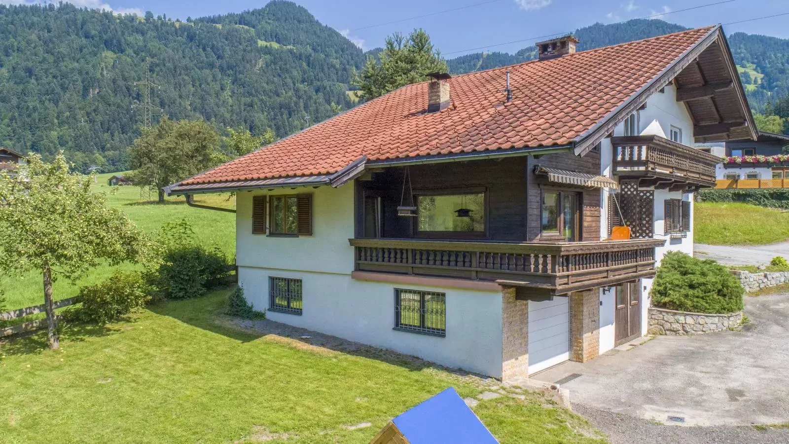 Platzhirsch-Exterior summer