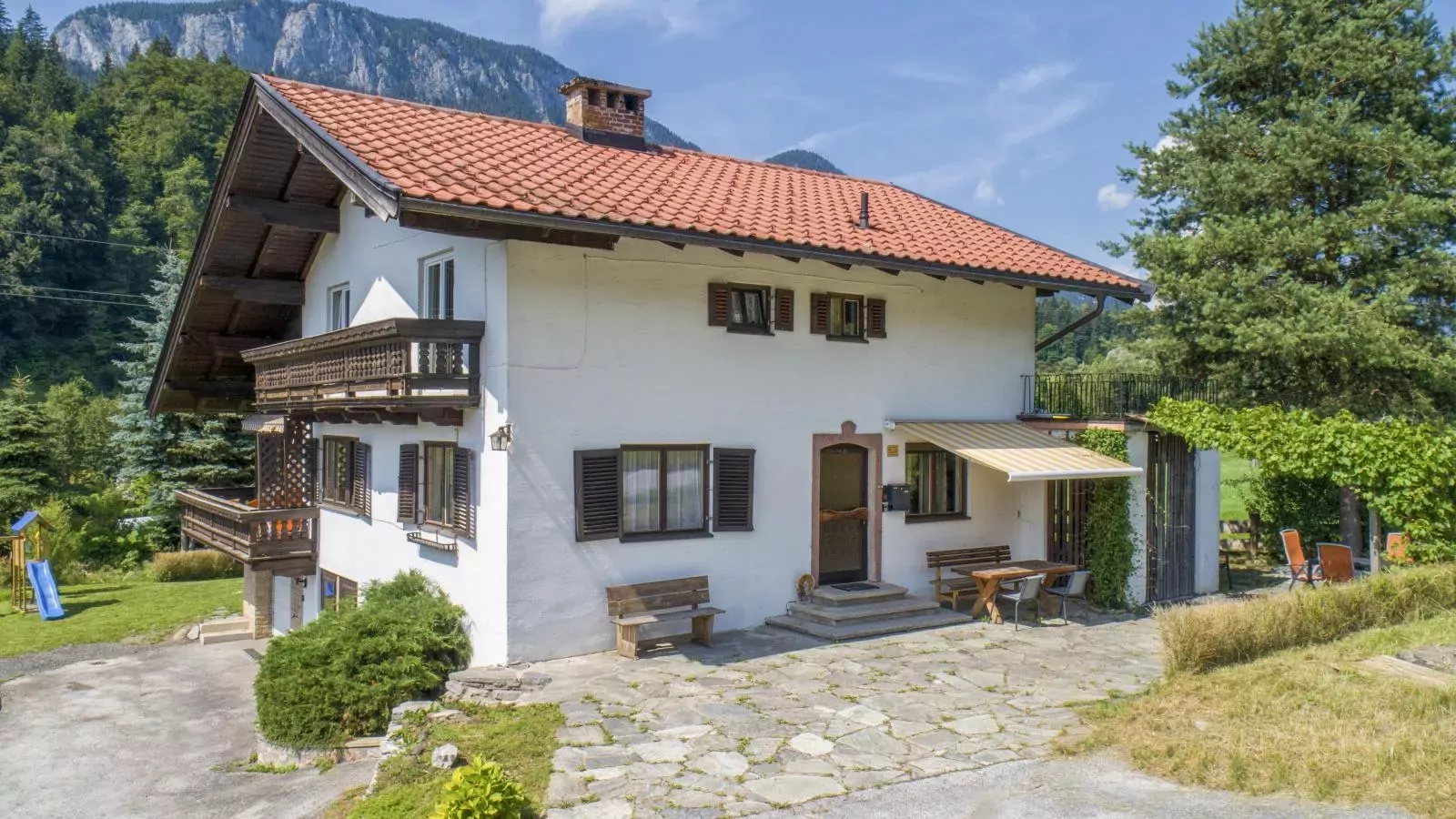 Platzhirsch-Exterior summer