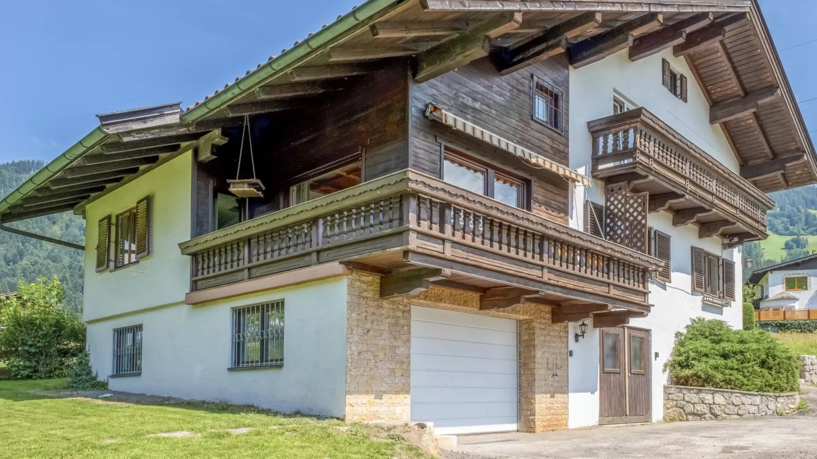 Platzhirsch-Exterior summer