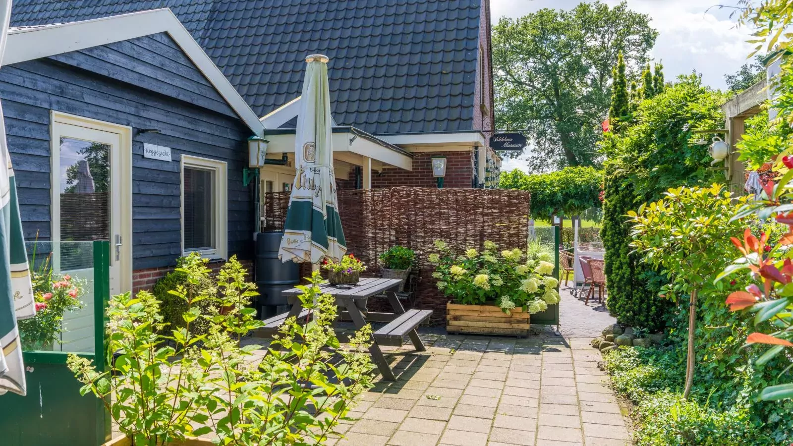 Reggezicht-Gardens summer