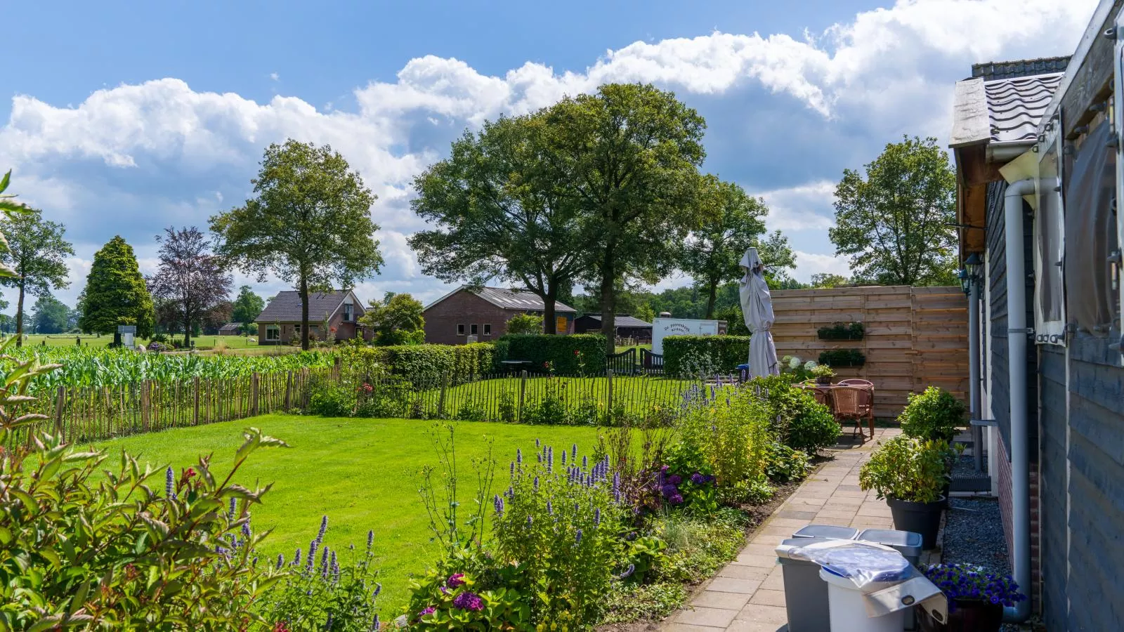 Reggezicht-Gardens summer