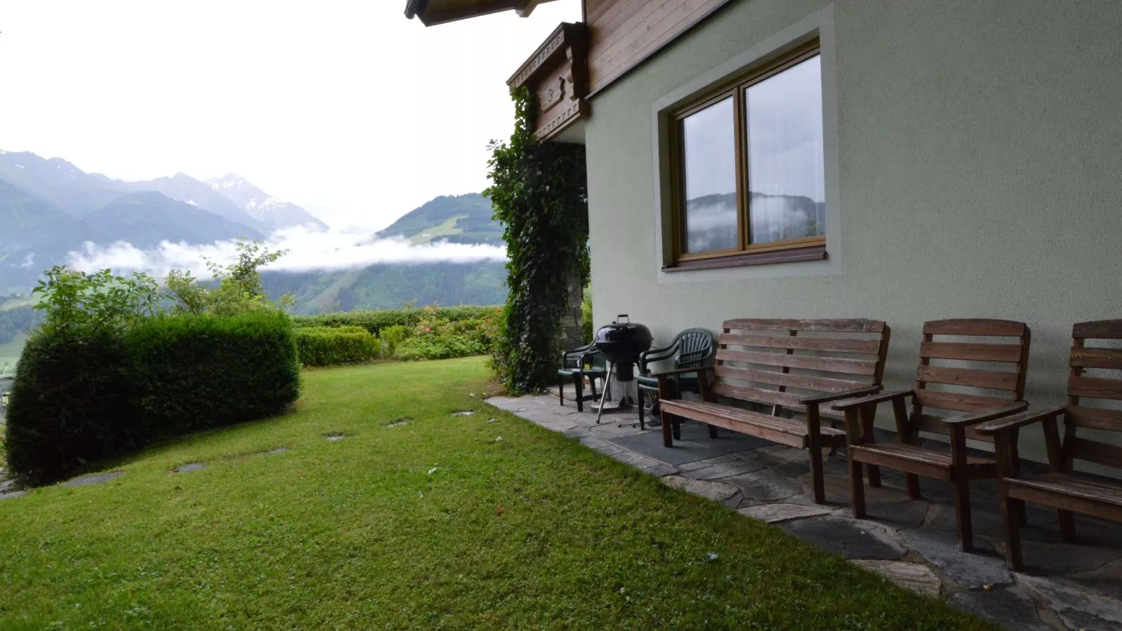 Chalet Sandra-Gardens summer