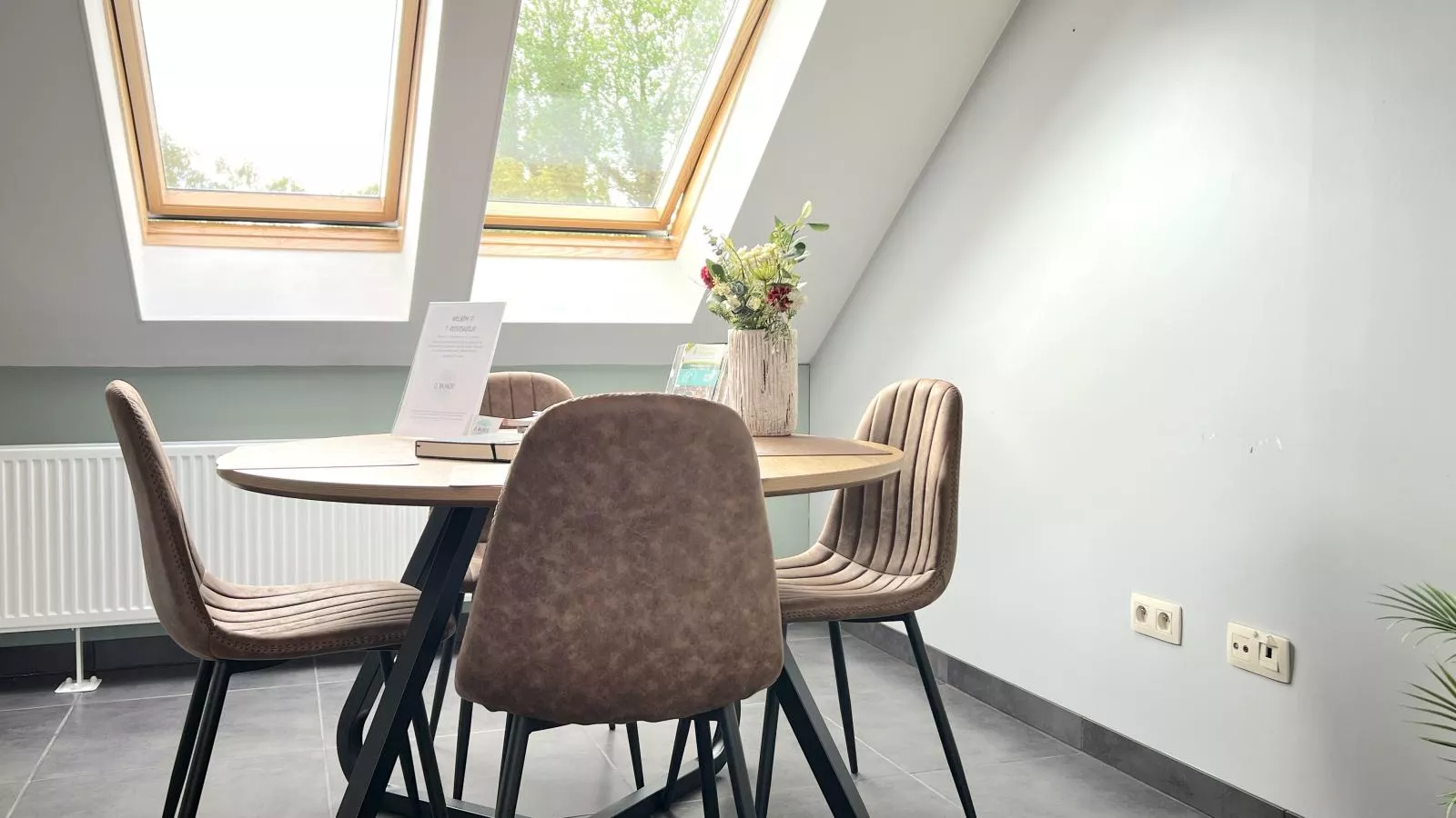T Vennehuisje-Dining room