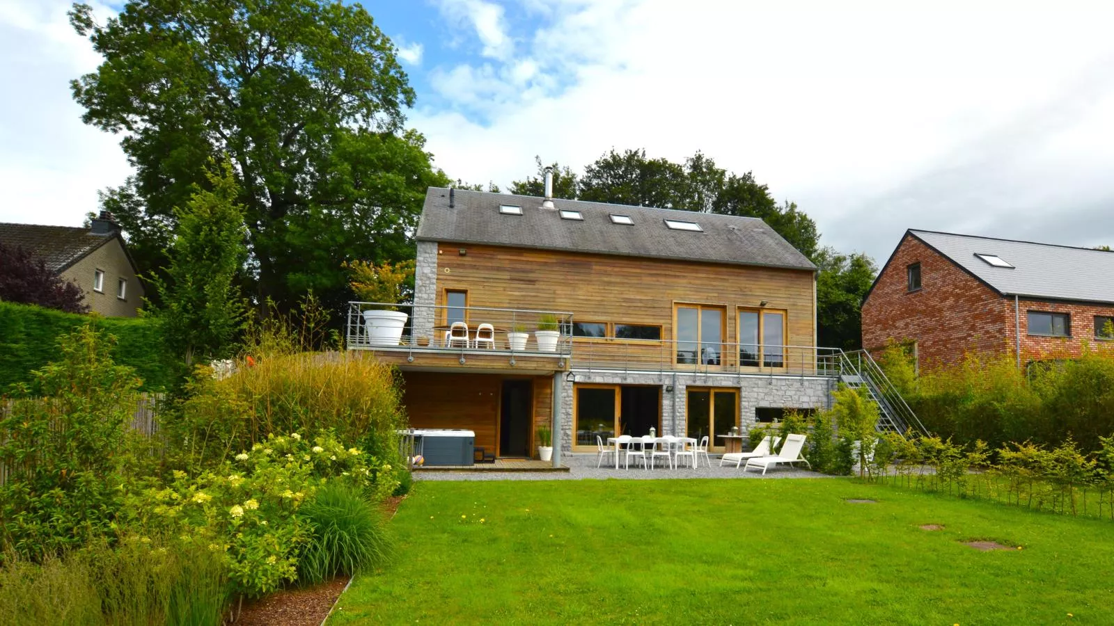 Loheré-Exterior summer