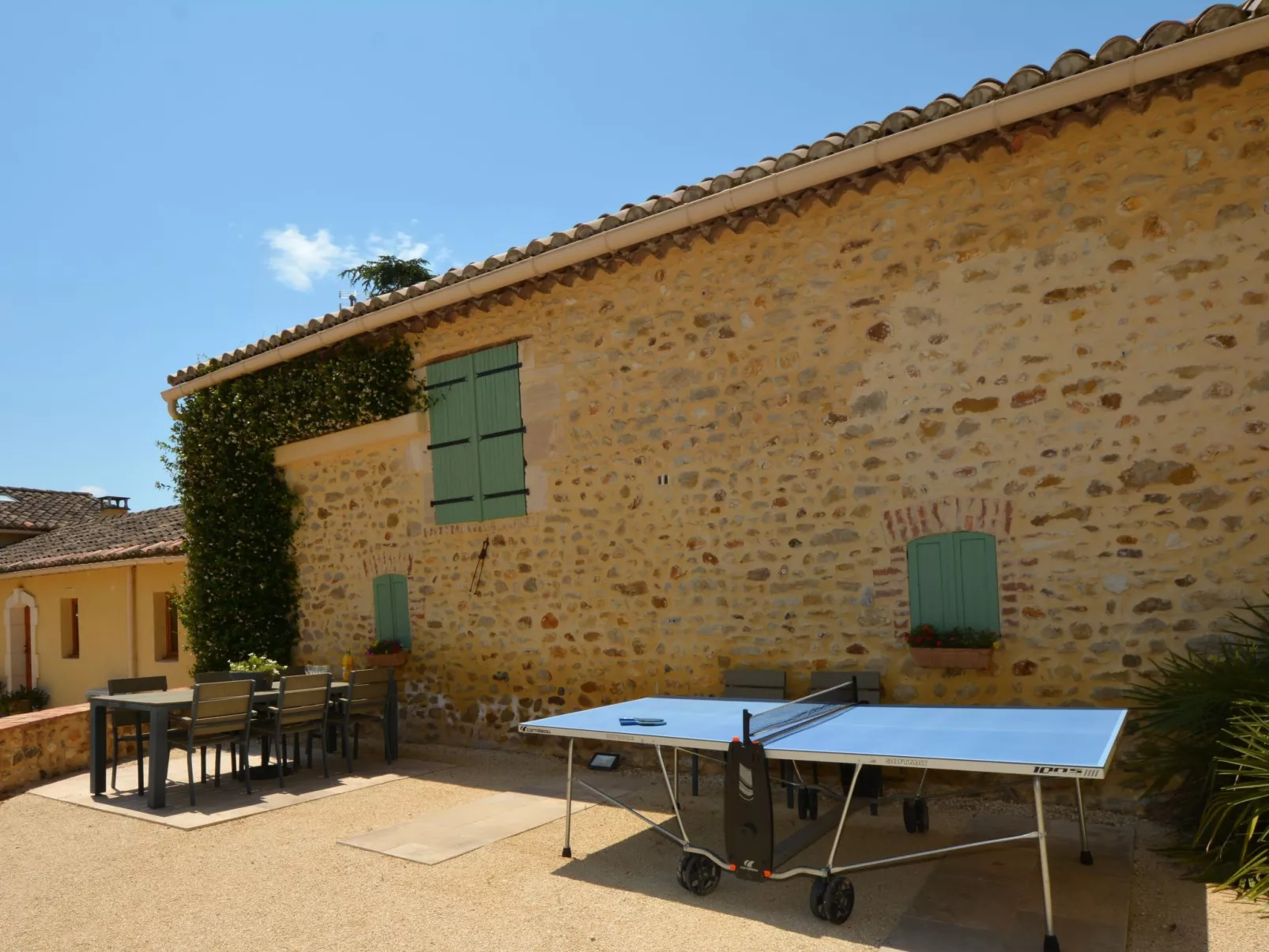 Le Mas des Trois Anges-Outside