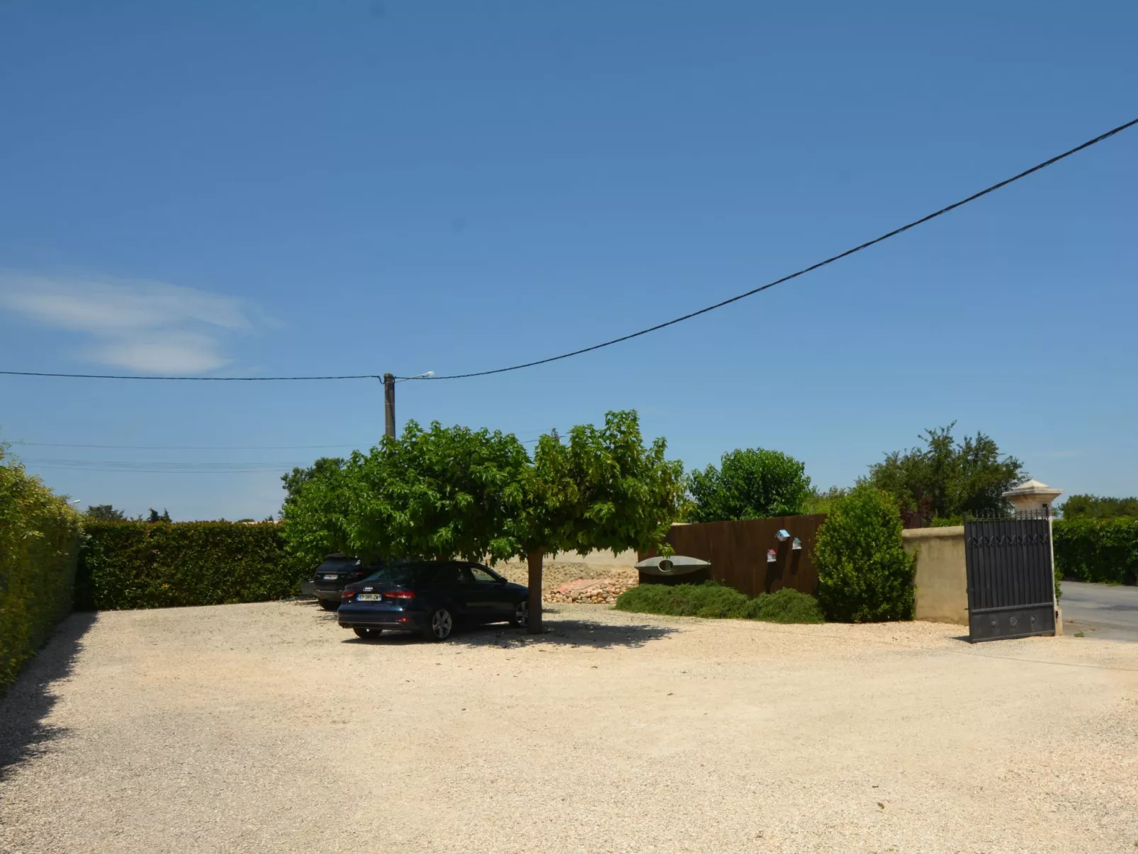 Le Mas des Trois Anges-Outside