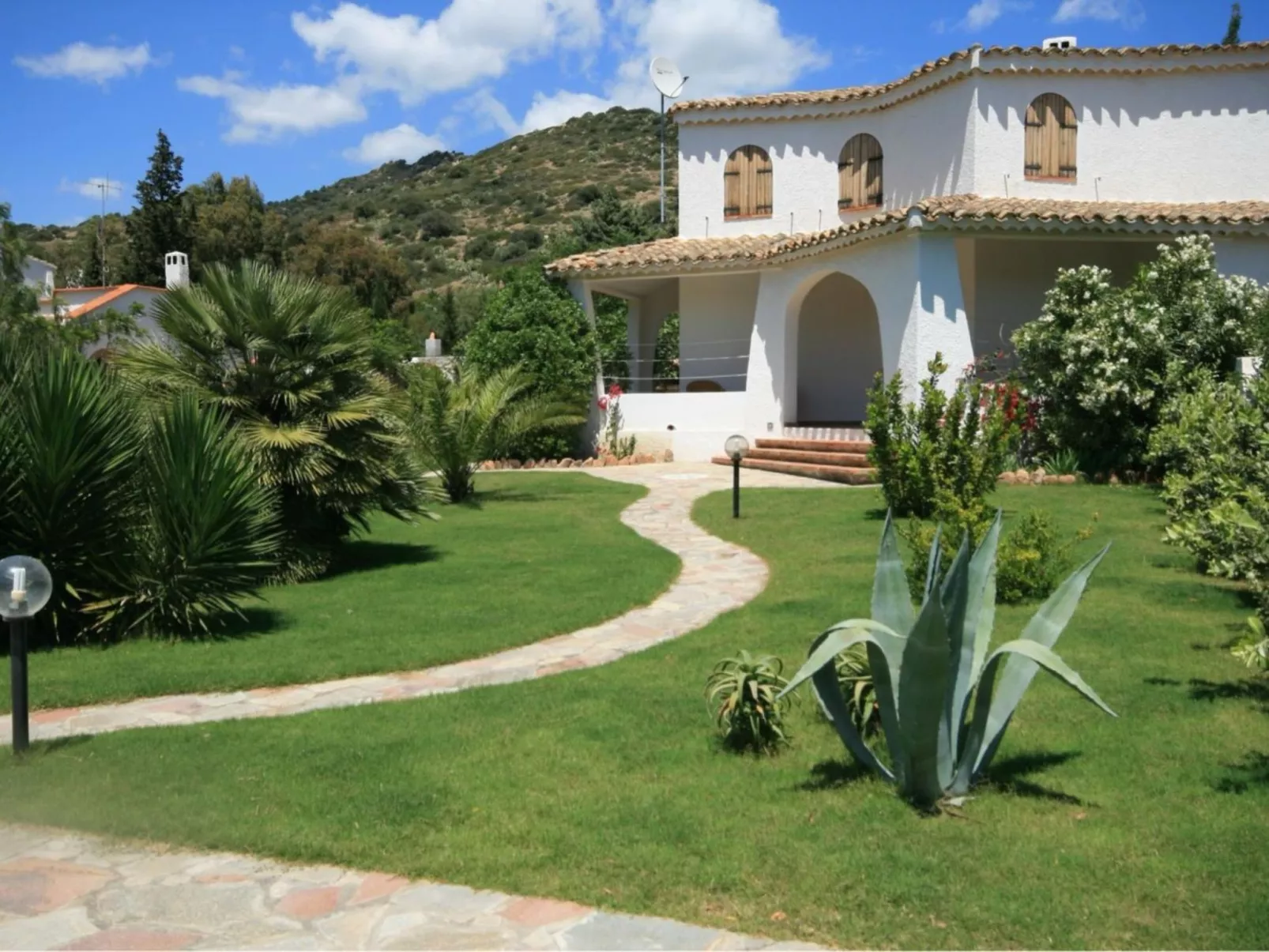 Approdo-Outside