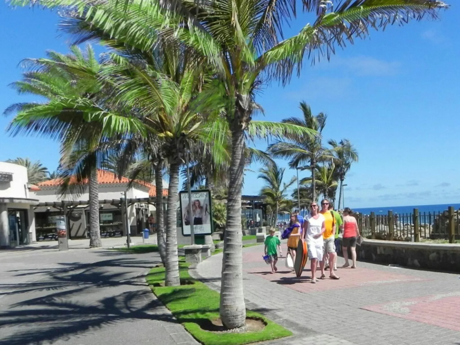 Charca III-Outside