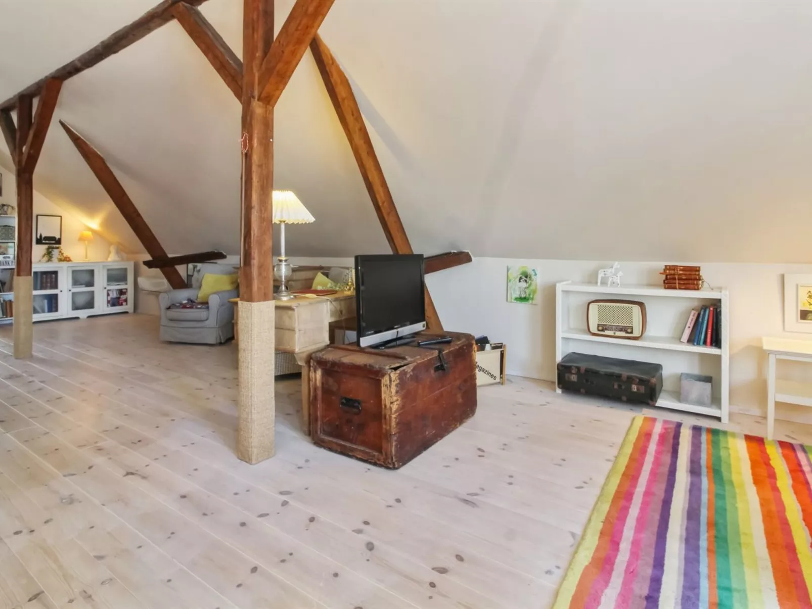 "Fenia" - 9.8km from the sea-Inside
