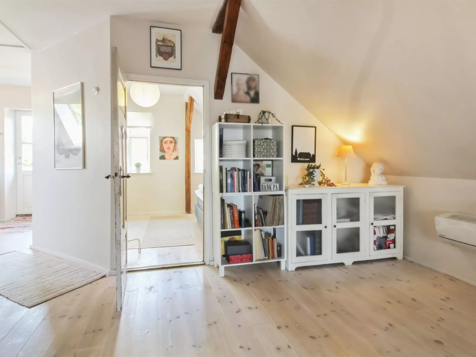 "Fenia" - 9.8km from the sea-Inside