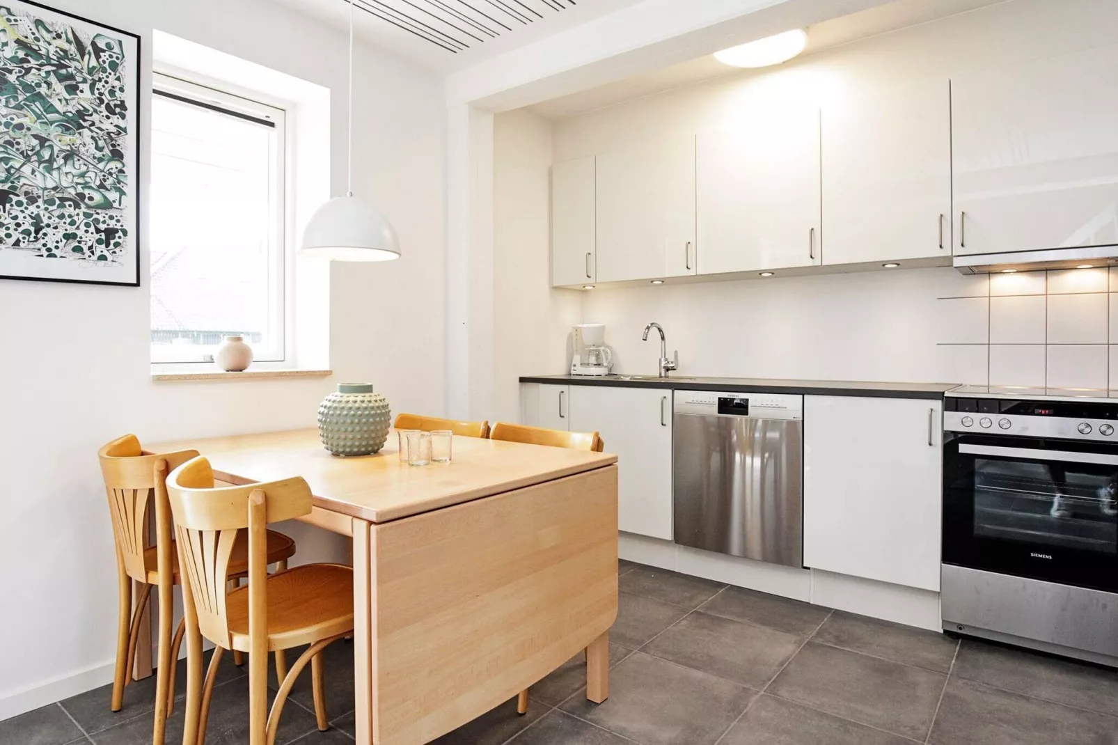 3 rooms app.,2stories,bay view,PLUS-Indoor
