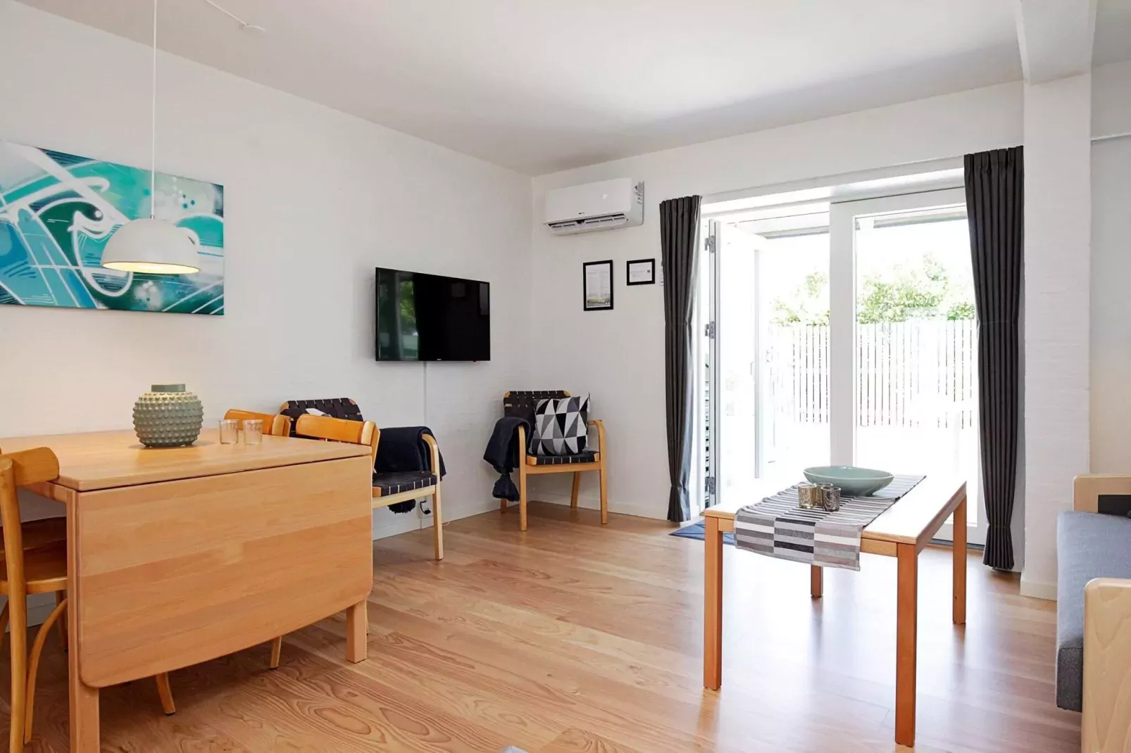 3 rooms app.,2stories,bay view,PLUS-Indoor