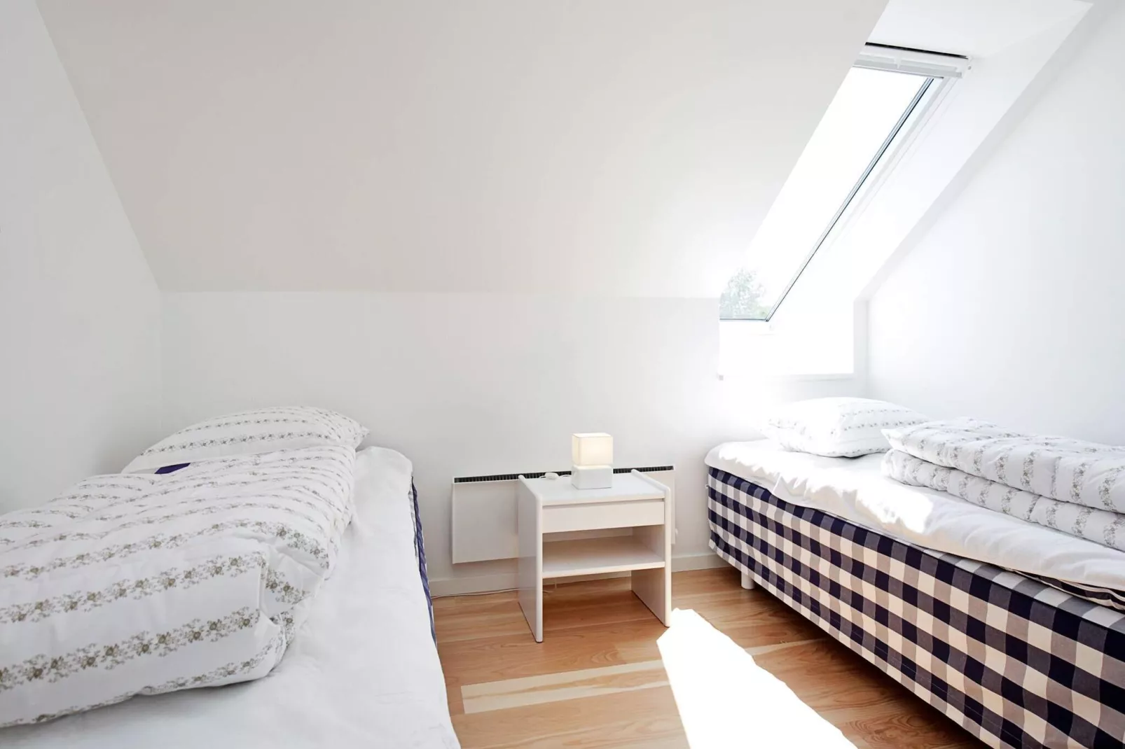 3 rooms app.,2stories,bay view,PLUS-Indoor