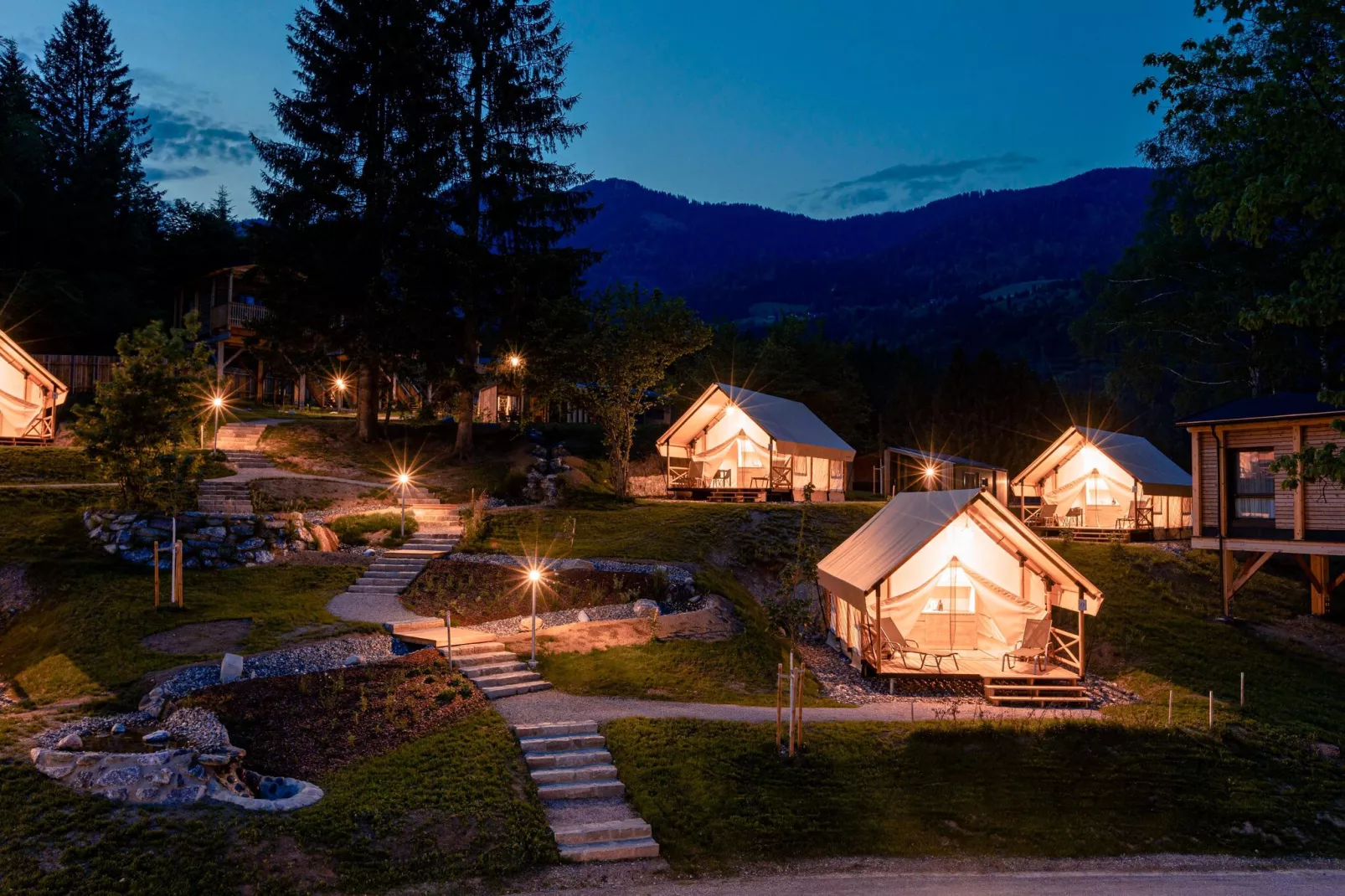 Chalets & Glamping Nassfeld 5-Exterior summer