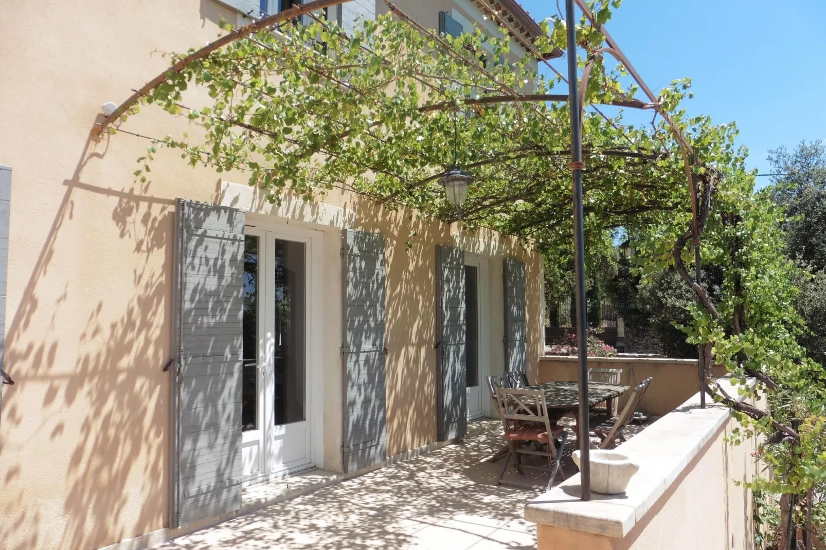 Ferienhaus in Villes-sur-Auzon-Terrasse/Balkon