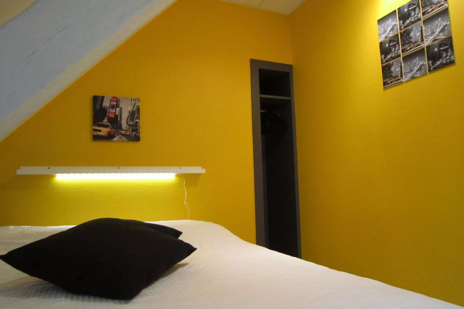 The Rainbow House-Schlafzimmer
