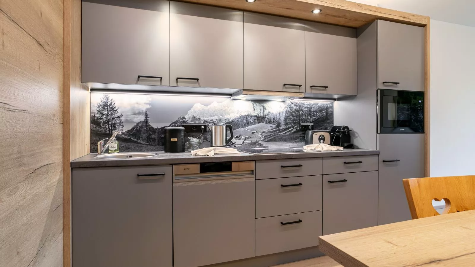 Apart33 Top 2-11-Kitchen