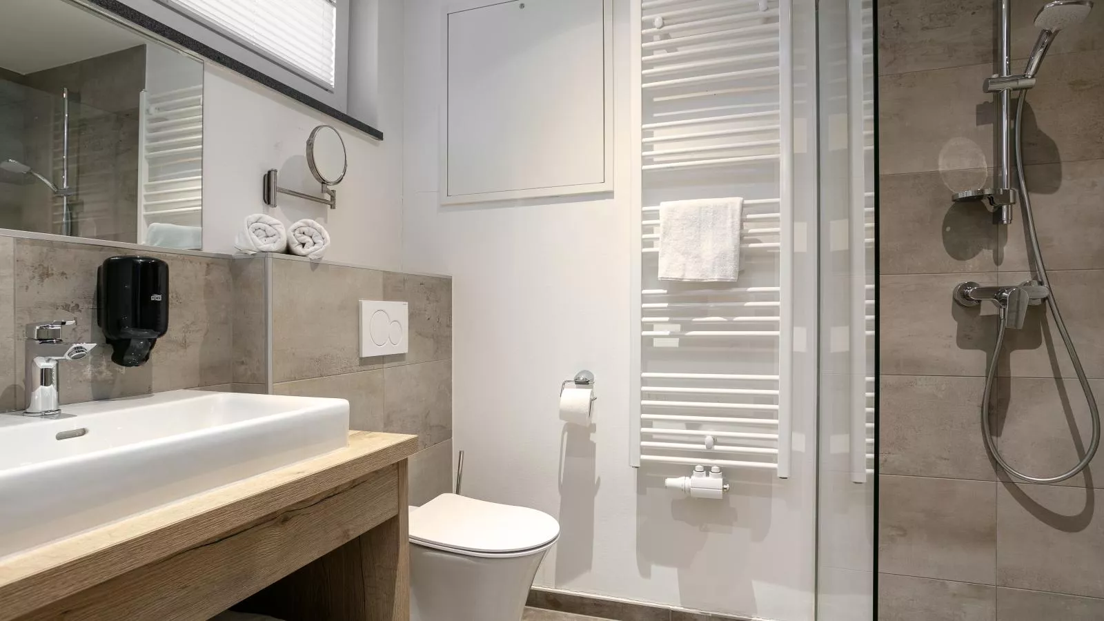 Apart33 Top 2-12-Bathroom