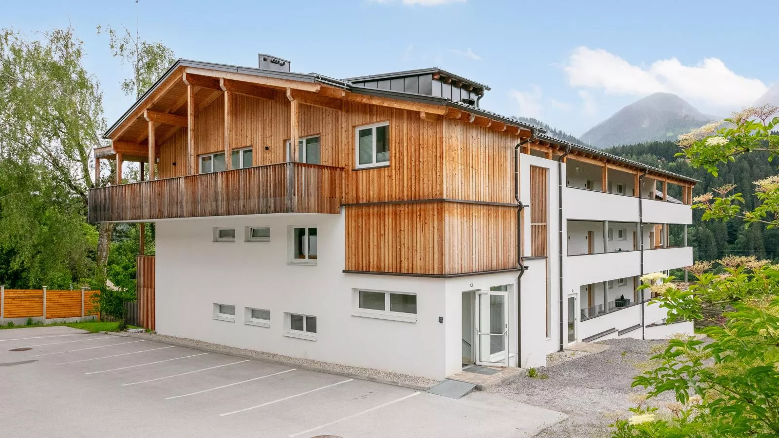 Apart33 Top 2-12-Exterior summer