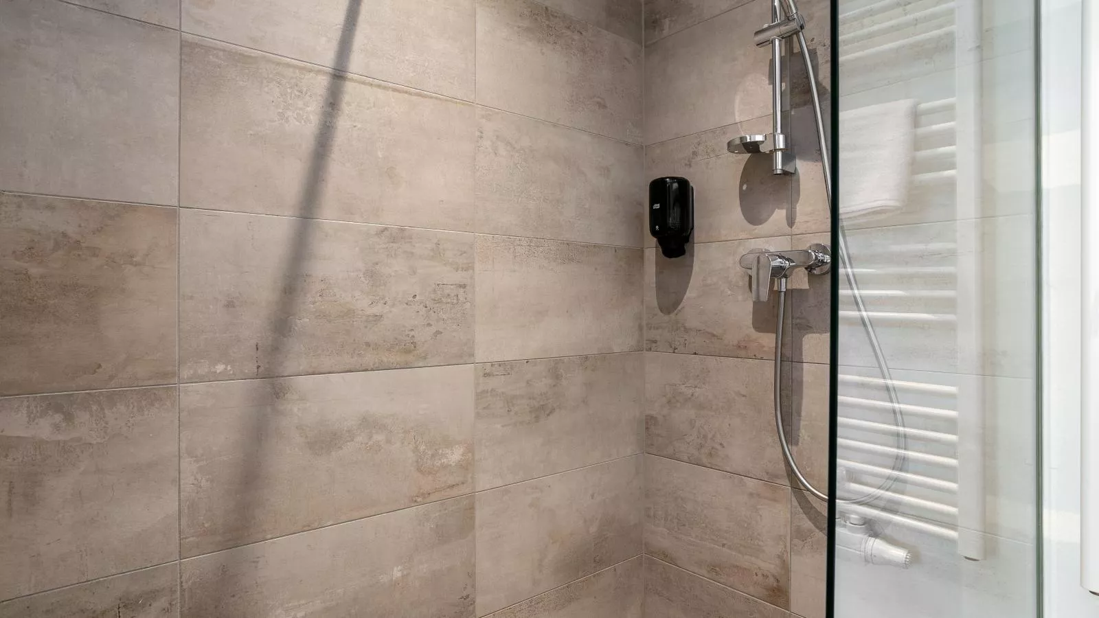 Apart33 Top 2-12-Bathroom