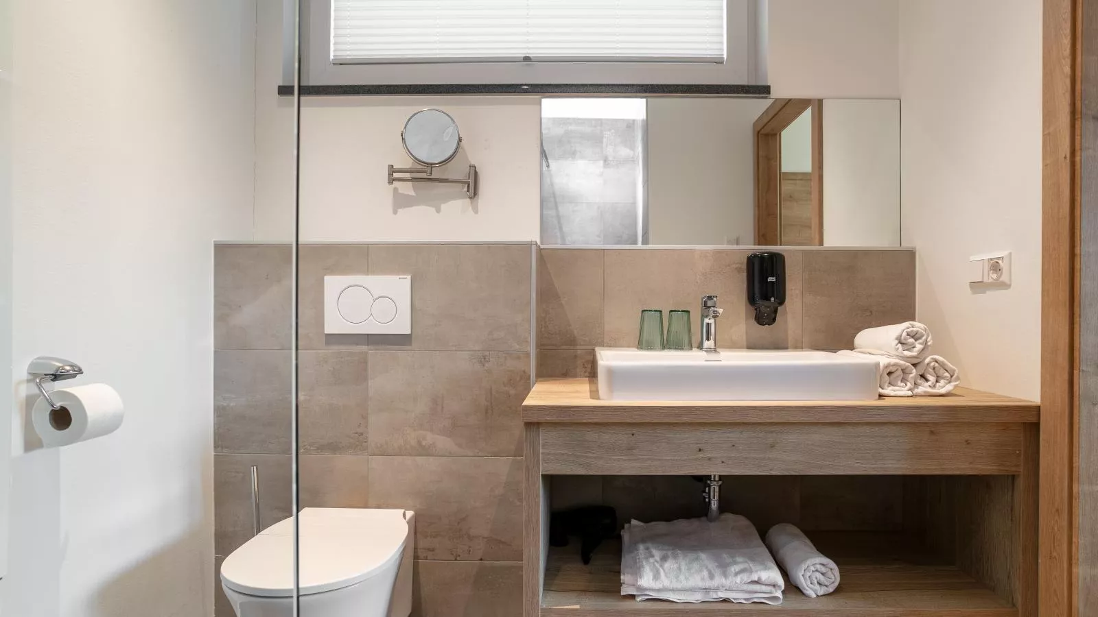 Apart33 Top 2-12-Bathroom