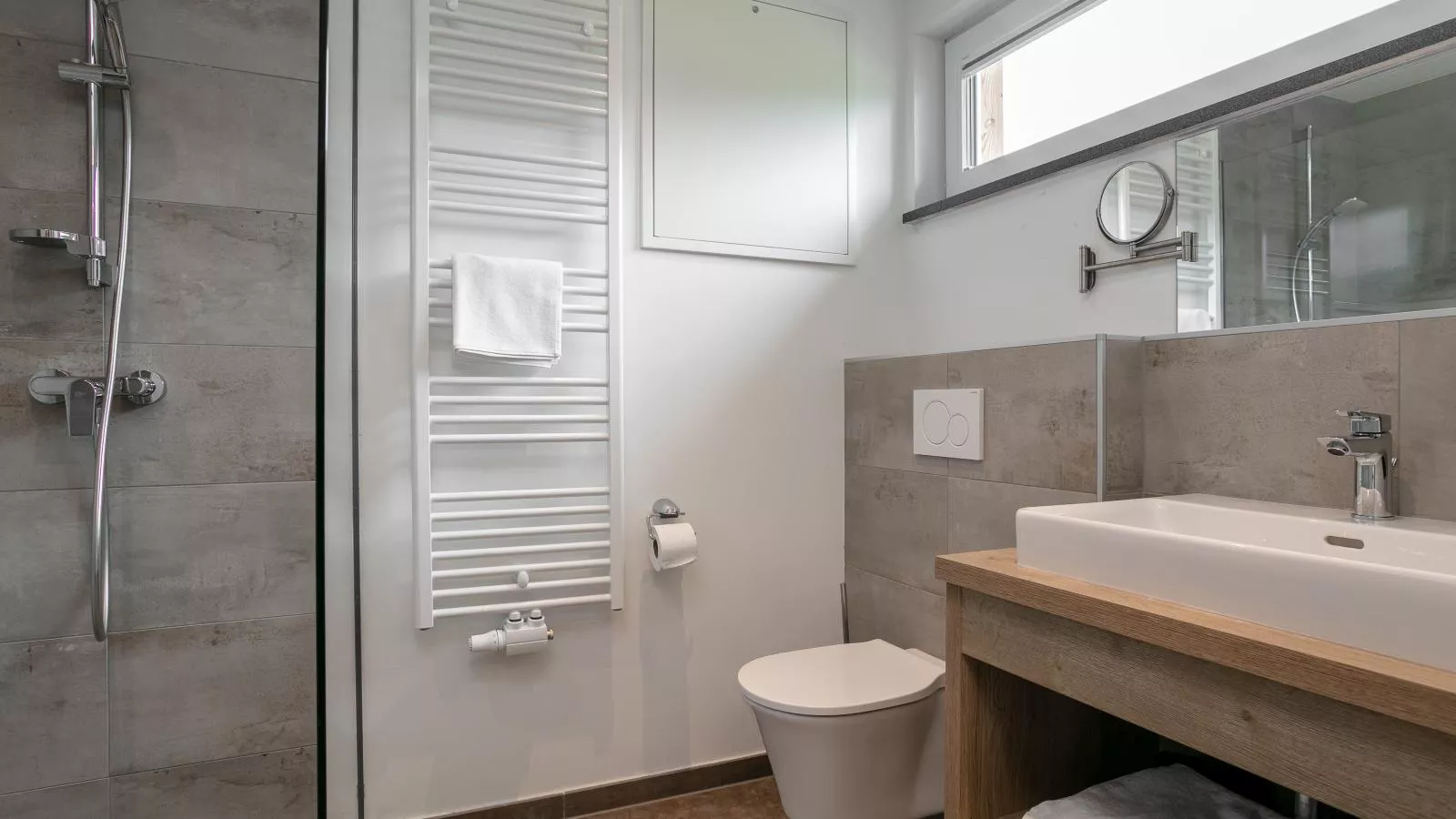 Apart33 Top 2-12A-Bathroom