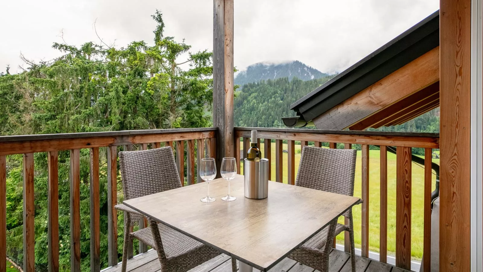 Apart33 Top 2-12A-Terrace balcony