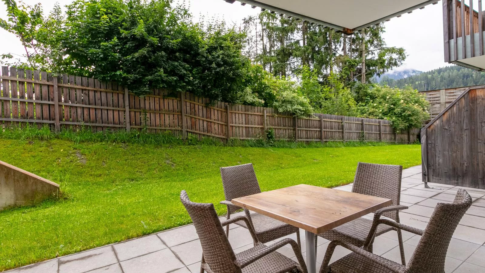 Apart33 Top 2-3-Terrace balcony