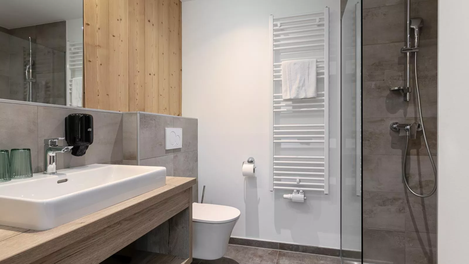 Apart33 Top 2-3-Bathroom