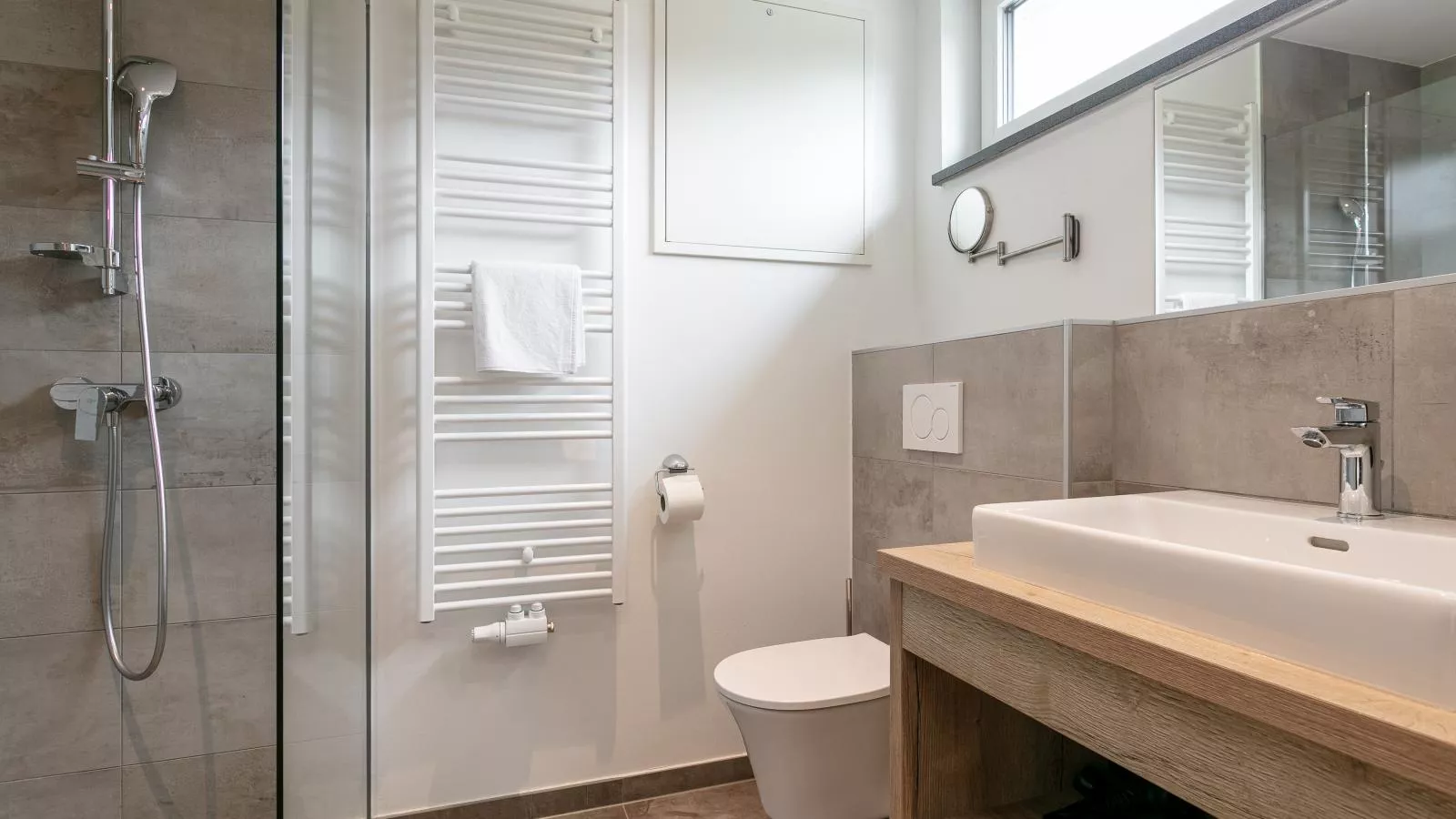 Apart33 Top 2-3A-Bathroom