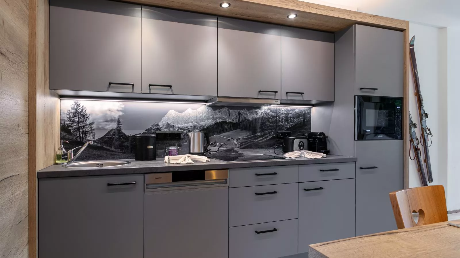 Apart33 Top 2-3A-Kitchen