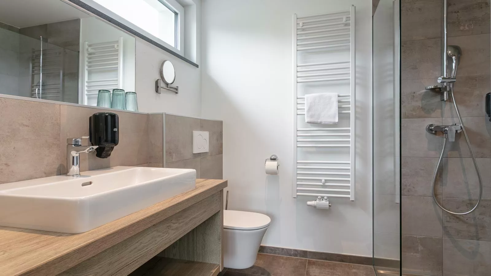 Apart33 Top 2-3A-Bathroom