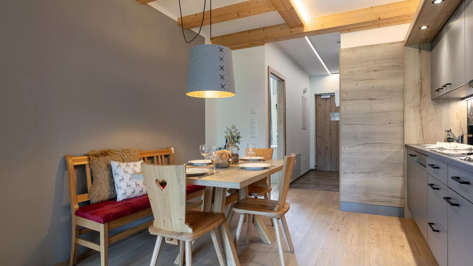 Apart33 Top 2-3A-Dining room