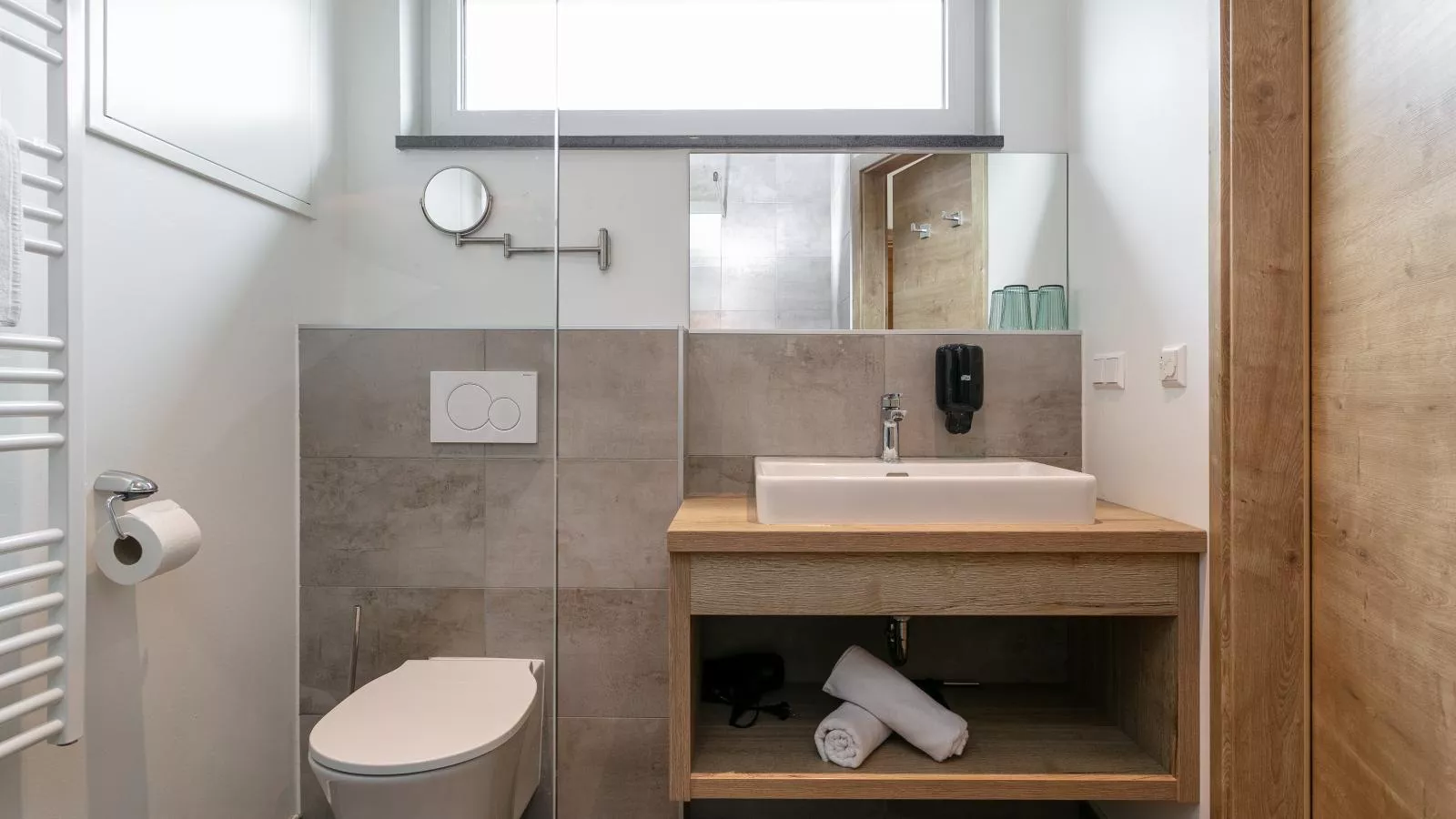 Apart33 Top 2-3A-Bathroom