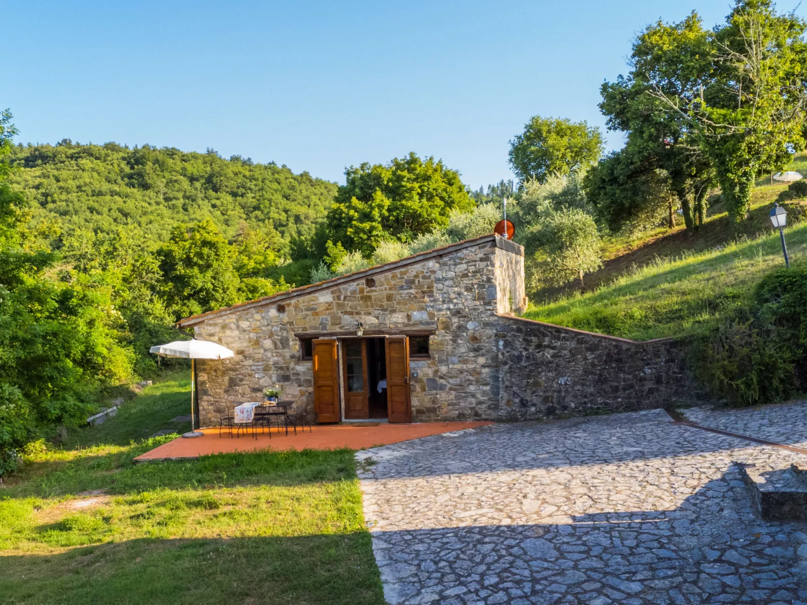 Cerretino Tettoia-Outside