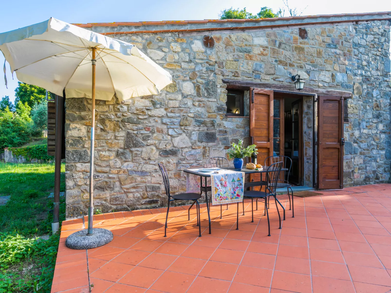 Cerretino Tettoia-Outside