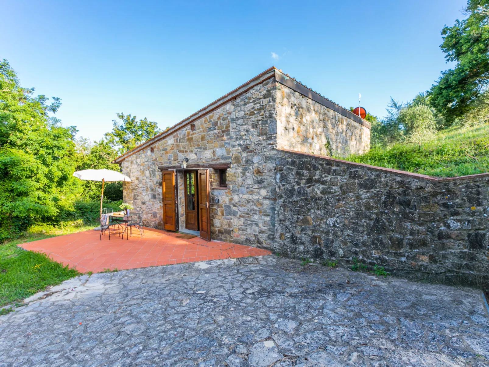 Cerretino Tettoia-Outside