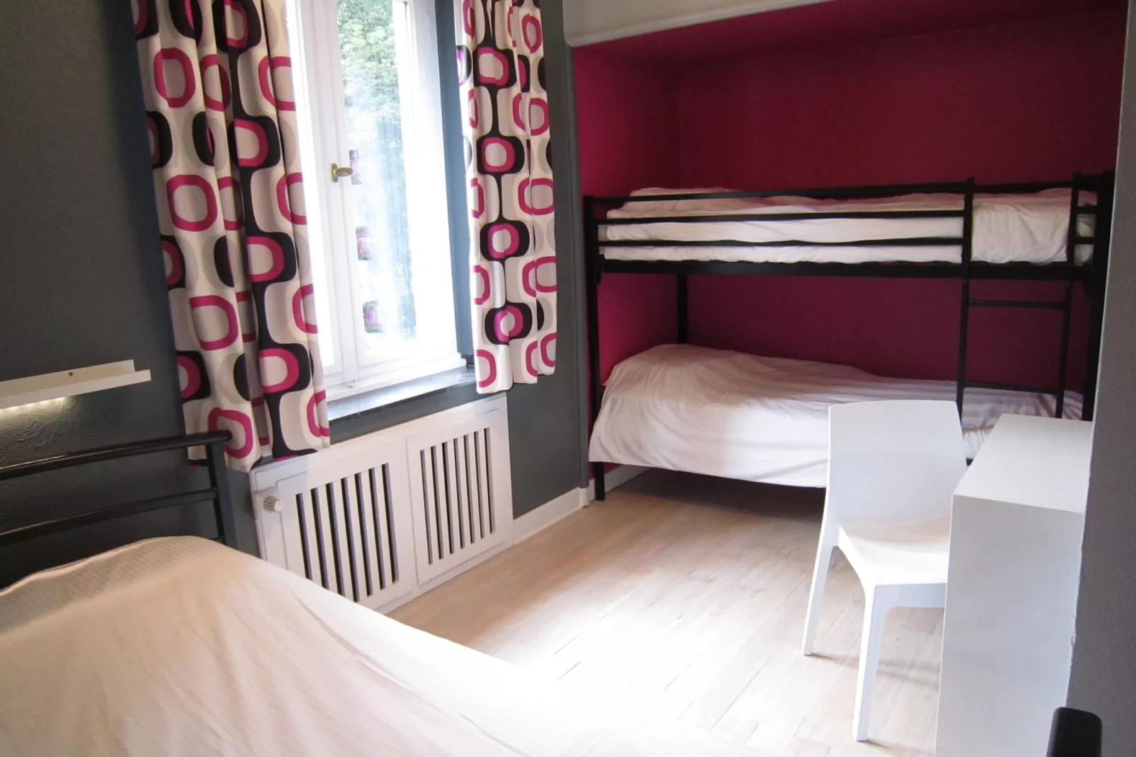 The Rainbow House-Schlafzimmer