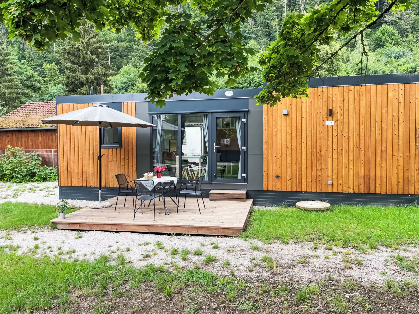 Tiny Haus Family-Home-Outside